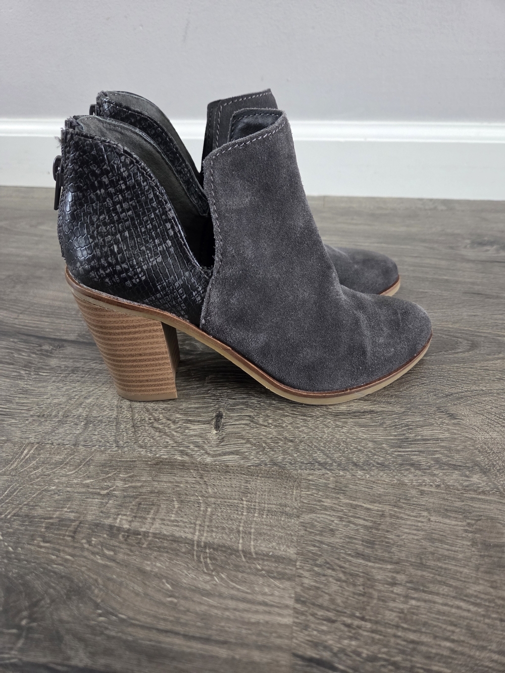 Dolce Vita Dv8 Shai Mixed Material Heeled Gray Bootie Boots Size 6 - New